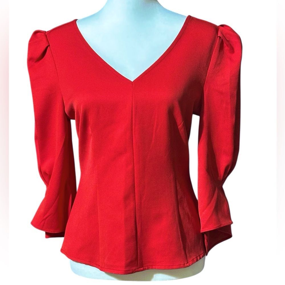 Gracia Red Vneck Top Sz Small NWT